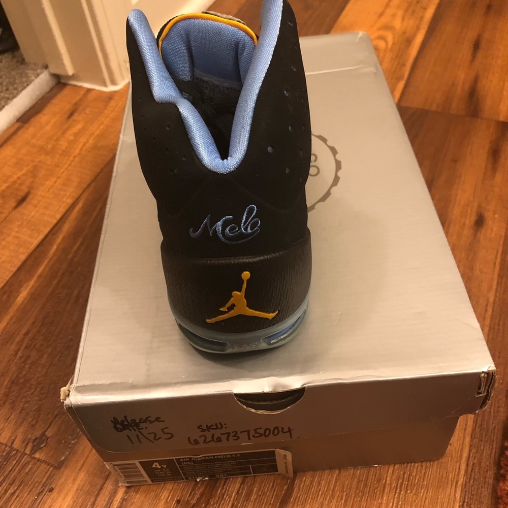 Sneakers - Picture 3 of 5